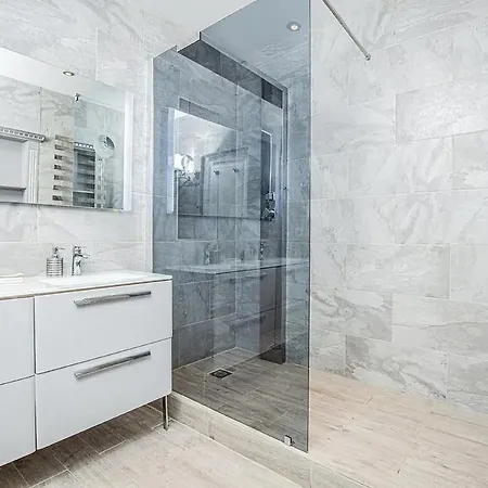Private With Private Heatead Pool, Sauna And Jacuzzi In Appartamento