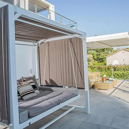 Private With Private Heatead Pool, Sauna And Jacuzzi In