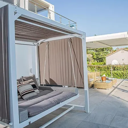 Private With Private Heatead Pool, Sauna And Jacuzzi In *