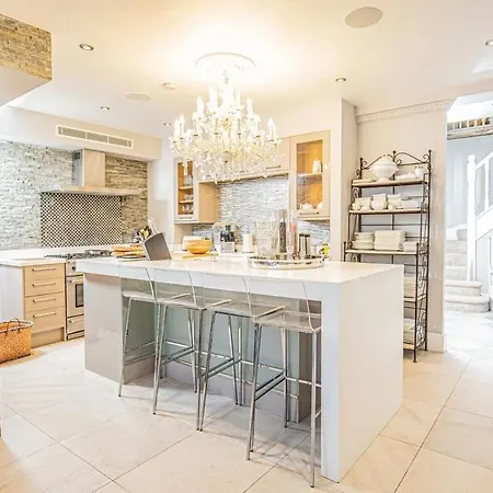 Private With Private Heatead Pool, Sauna And Jacuzzi In Appartamento *